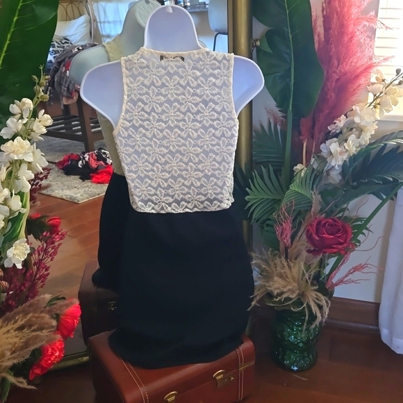 Cream and Black Lace Mini Cocktail Dress - Picture 2 of 7